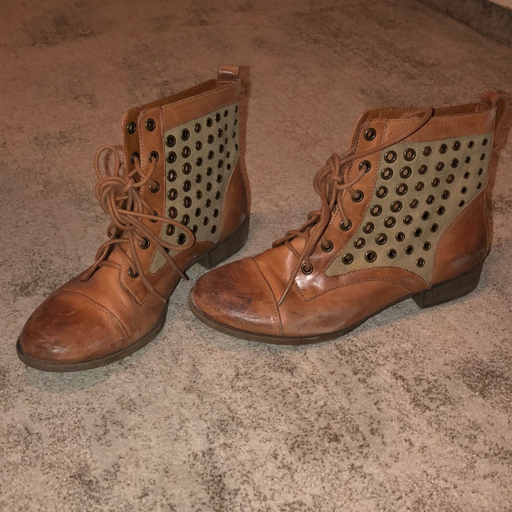 Combat boots